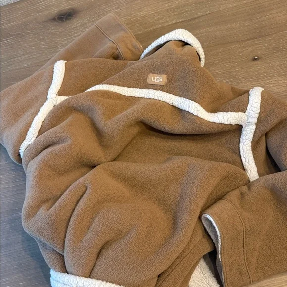 UGG Tan and Cream Fleece Robe - SIZE M - Picture 6 of 6